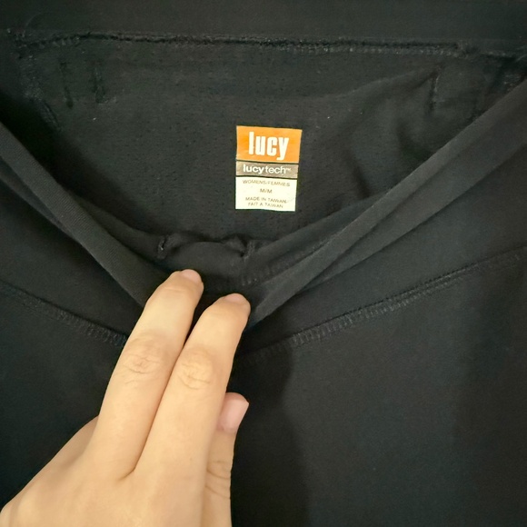 Lucy Tech Bike Shorts with Side-Pockets | Black | Size Medium | NWOT - Picture 2 of 4